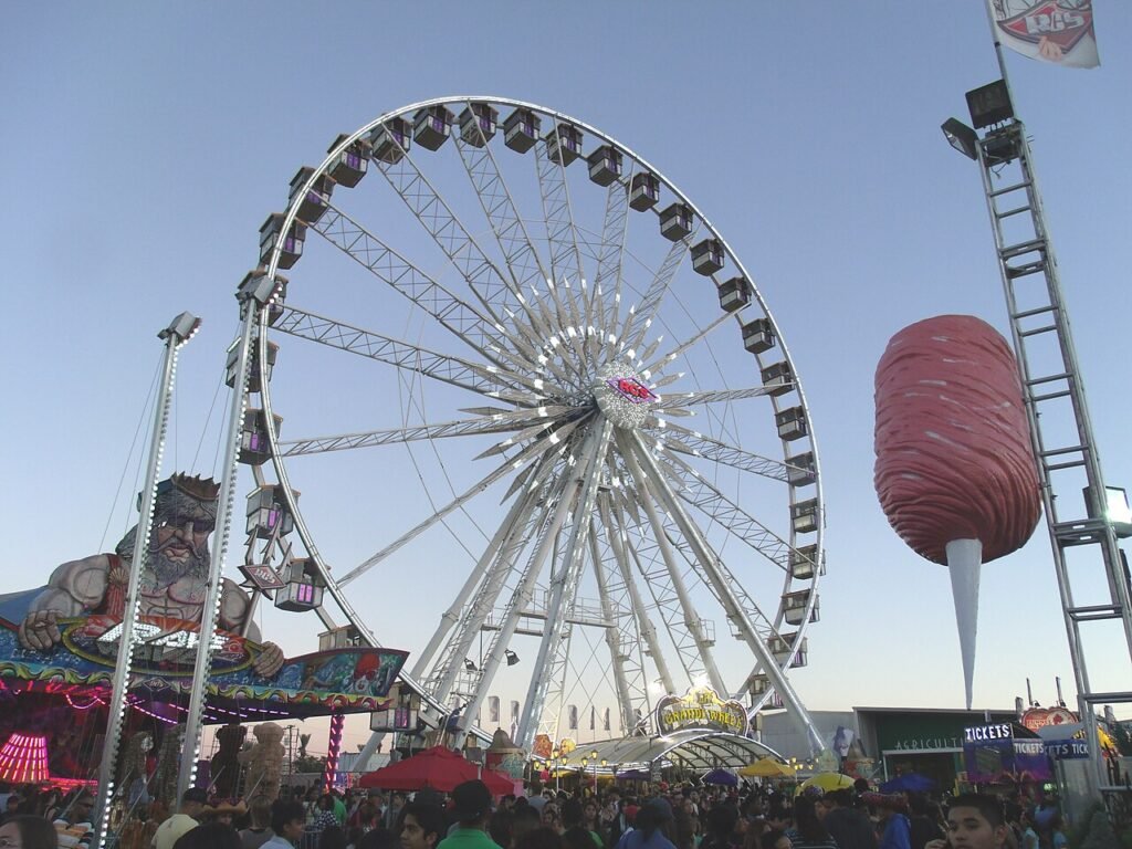 La Grande Wheel above the Arizona State Fairgrounds midway in a 2015 photograph